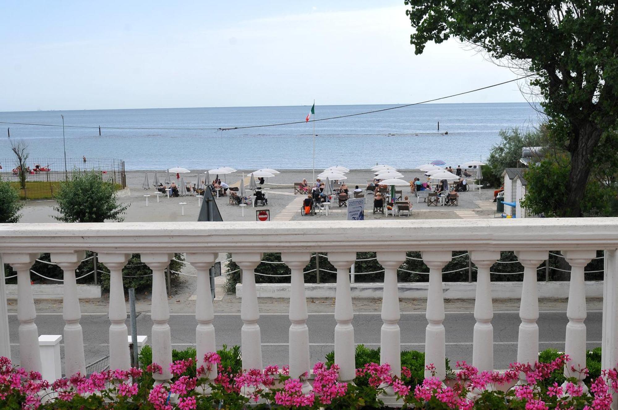 Stella - Casa Per Ferie Hotell Bellaria-Igea Marina Exteriör bild